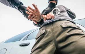 задържаха отново барикадиралия люлин хвърлял чаши комшиите