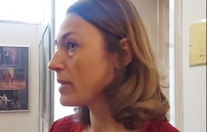 извънредно пик ива митева внимаваме изгонят камъни изхвърлят прозорците видео