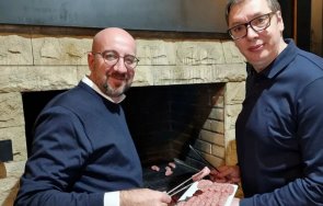 цър пър вучич върти кебапчета шарл мишел