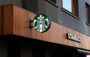 старбъкс затваря окончателно всичките 130 кафенета русия