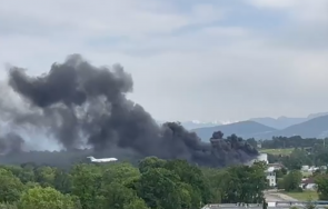 Огромен пожар избухна до летището в Женева, спряха полетите (ВИДЕО)