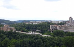 ремонтират паметника асеневци търново площадът около монумента пропадал