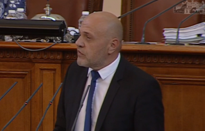 първо пик томислав дончев паметта болка забравянето терапия говорим чуват хората машините любовта оруел обновена