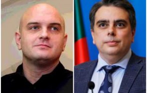 журналистът ивелин николов асен василев щял прави черни списъци корумпирани абсурдно дава такава власт хора извършиха незаконни арести