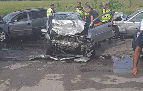 тежка катастрофа софия нанизаха три коли водач премазани крака снимки