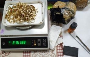 558 грама недекларирани златни изделия спипаха митничари русе снимки
