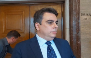 първо пик асен василев отговаря журналисти въвеждането еврото обновена