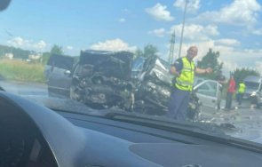 тежка катастрофа софия нанизаха три коли водач премазани крака снимки