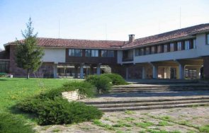 настаниха украински бежанци бившия пионерски лагер ястребино