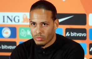 ван дайк сдаде капитанската лента нидерландия