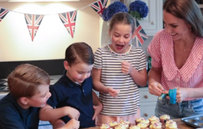 наследниците британската корона изпекоха кексчета поданиците кралицата