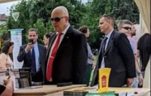 иван гешев напазарува книги базара ндк