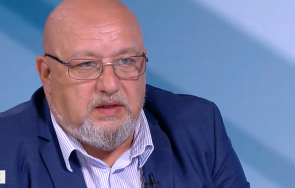 красен кралев отвратен съм злобата омразата радостин василев една година ровят кашоните нямат нищо