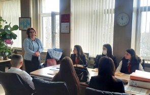 гимназисти стажуваха три варненски съдилища