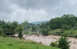 бедствие река ботуня преля отнесе мостове автомобили вършец