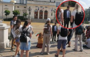 мрежата смее депутат пръчка поведе протест човека