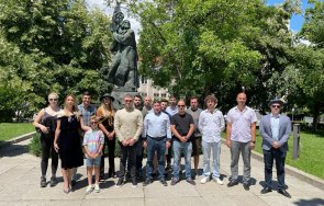 младежи герб поклониха паметта делото паисий хилендарски