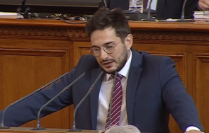 извънредно пик депутатът слави срещна киро тайна лаборатория взриви парламента скочи съпартийците живо