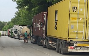 блокада украински камиони запушиха границата кардам превърнаха полянките пътя сметище