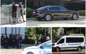 пик властта трепери опасват заграждения парламента вода жандармерията крак снимки