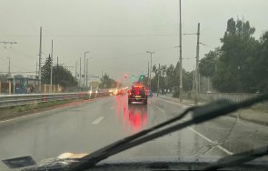 страшна буря небето софия почерня дъжд лее ведро вятърът полудя снимки видео