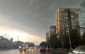 страшна буря небето софия почерня дъжд лее ведро вятърът полудя снимки видео