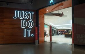 aмepиĸaнcĸи гигaнт cпopтни cтoĸи зaгъpбвa бизнeca pycия