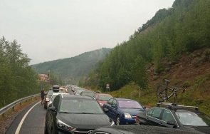 убийствени опашки вият маказа чака часове