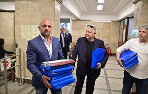 извънредно пик инициативният комитет връщането хартиените бюлетини внесе 110 000 подписа народното събрание снимки видео обновена