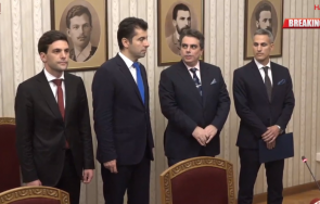 извънредно пик румен радев връчва мандат второ правителство човека начело кирил петков асен василев влязоха президентството живо