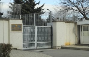 русия затваря консулските служби нас