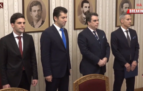извънредно пик румен радев връчва мандат второ правителство човека начело кирил петков асен василев влязоха президентството живо