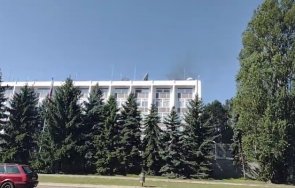 извънредно случва руското посолство мисията извива черен пушек снимка