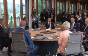 лидерите снимаме голи кръста коне путин