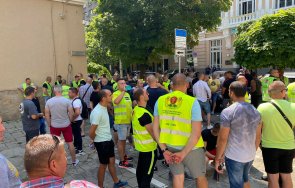 първо пик асен василев надежда йорданова спешна среща заради протест надзиратели министерството финансите снимки