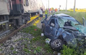 влак кола прелез