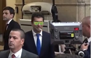 пик обърканият киро ходи муха без глава президенството уникално видео