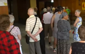 навалица пенсионери струпаха опашка пенсии пловдив жена припадна