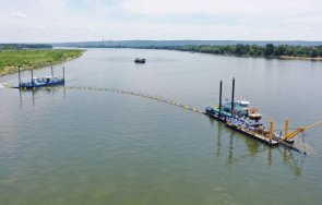 чистят дъното критичния участък дунав