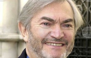 почина авторът музиката филмите джеймс бонд