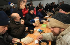 социалнослаби перничани получават топъл обяд септември