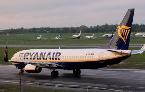 лондонското летище лутън спря полетите пистата размекна жегата