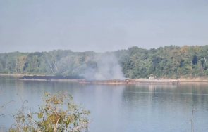 баржа дими обгазява русе румънския бряг