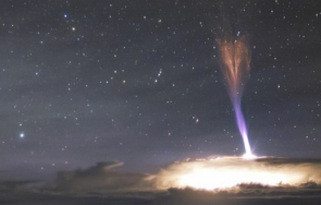 червена мълния учени обясниха невероятния атмосферен феномен спрайт видео