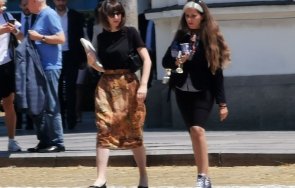 пик депутатка киро асен шашна колегите цъфна парламента кецове снимки