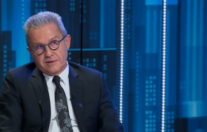 скандал ефир йордан цонев напусна студиото панорама държавността руши нинова веднага върне мандата радев незабавно обяви дата изборите