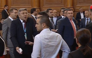 първо пик депутатите закриха пленарния ден размирици снимки