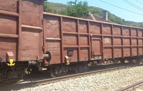 влак дерайлира зверино елисейна блокира движението снимки