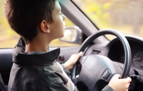 полицията хвана годишно момче кара товарен автомобил