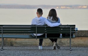 първата втората среща минно поле